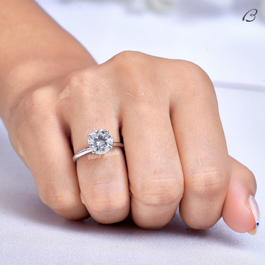 Round Cut Classic Solitaire Colorless Moissanite Diamond Anniversary Gift Ring