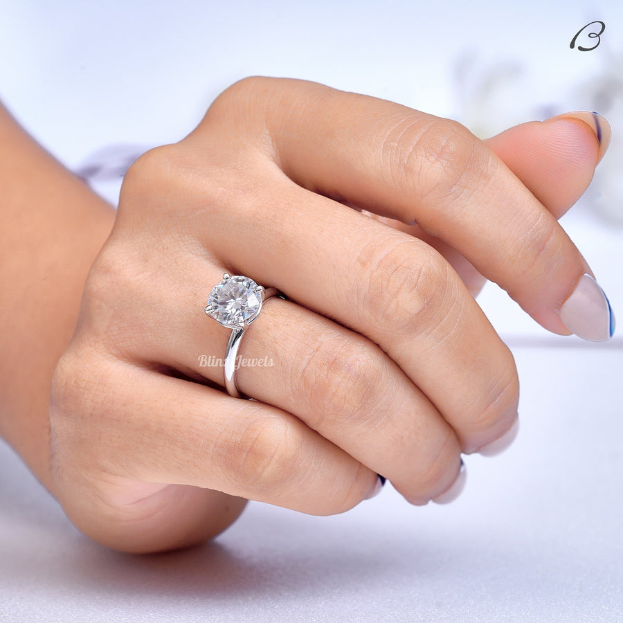 Round Cut Classic Solitaire Colorless Moissanite Diamond Anniversary Gift Ring